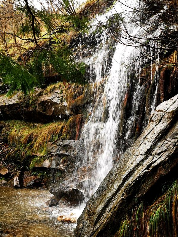 La cascada de Gerea, primera parada de la ruta