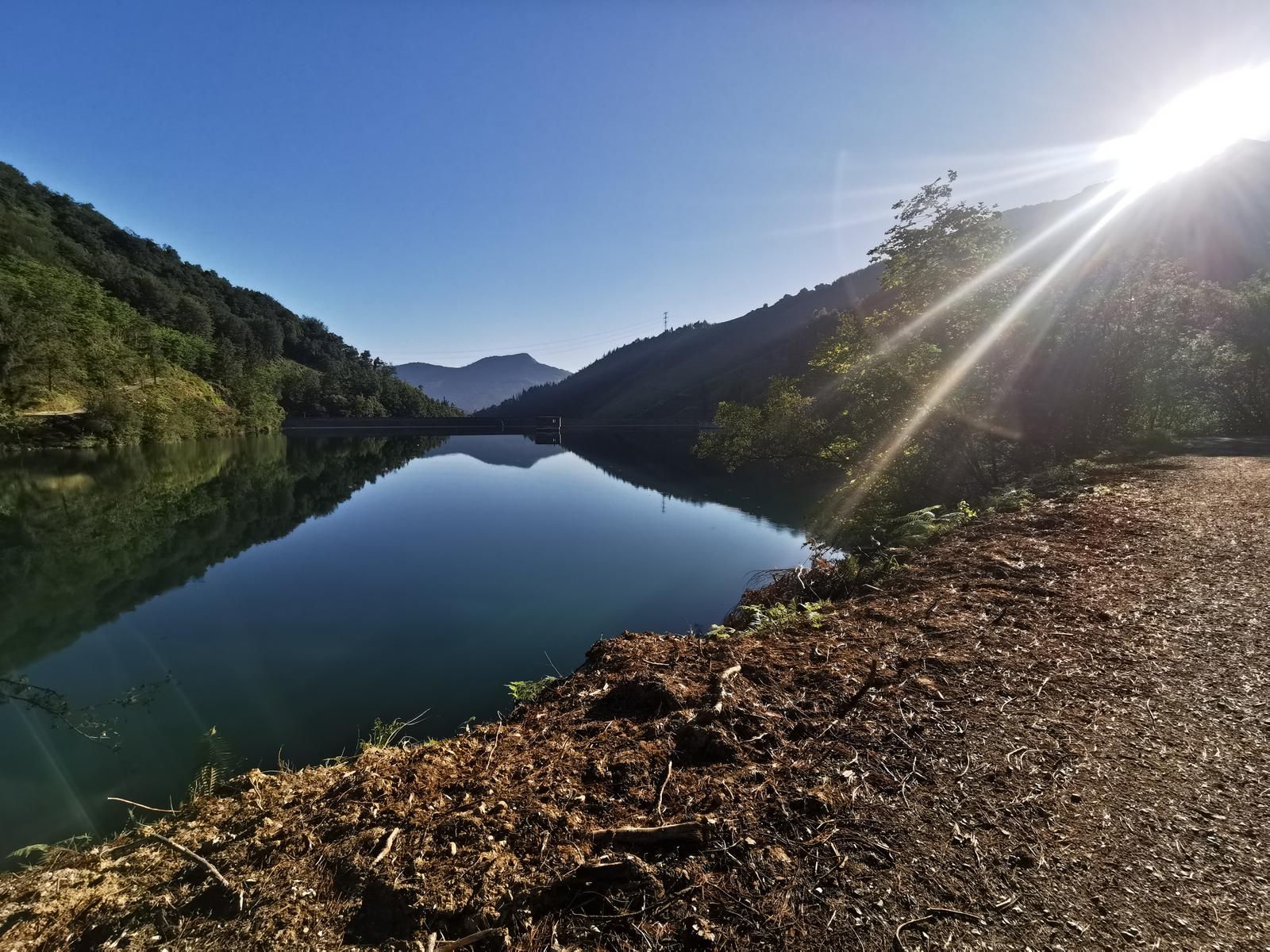 Presa de Aixola, junto a Larrosako Iturri, en la ruta de Osma